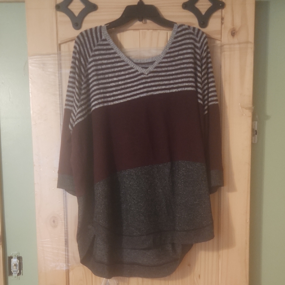 Maurices Black and Gray Striped Top⁹